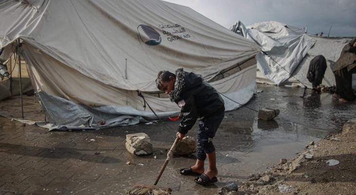 الأونروا:أمطار الشتاء في غزة تزيد من صعوبة الأوضاع لدى العائلات النازحة