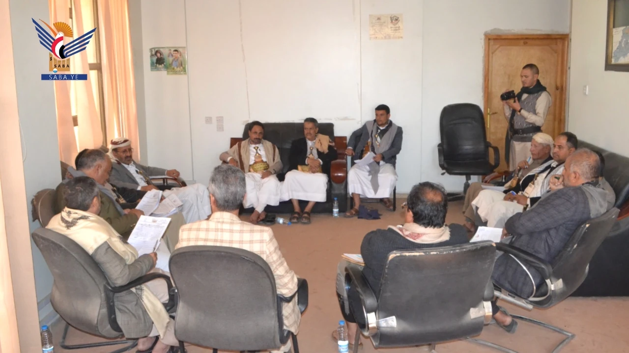 إجتماع يناقش أسباب تعثر المشاريع في خطط الأعوام السابقة بمحافظة صنعاء 