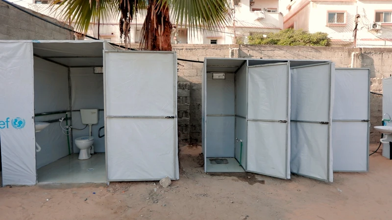 "يونيسيف" تحذر من كارثة صحية بسبب انهيار نظام الصرف الصحي في غزة