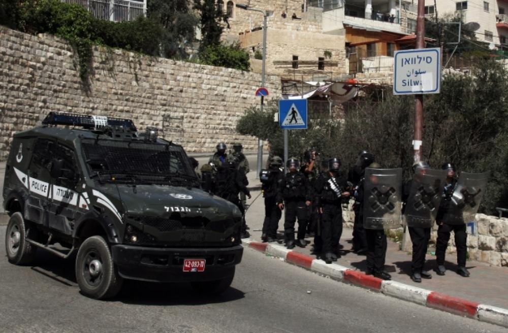 العدو الإسرائيلي يقتحم سلوان ويحاصر منزلا