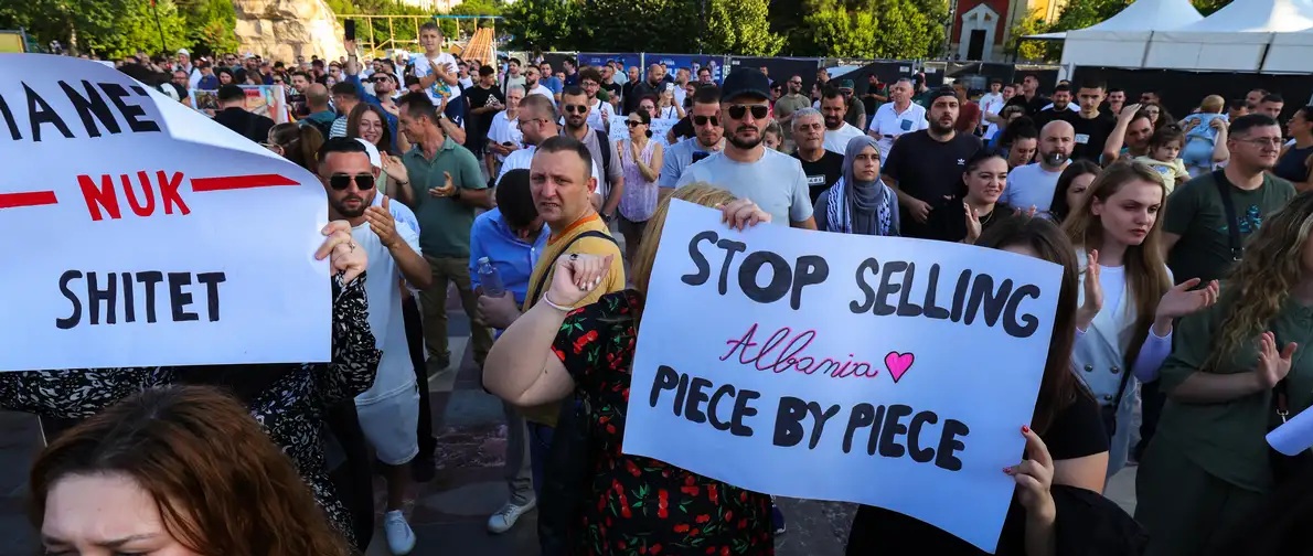 ألبانيا: مظاهرات ضد مشروع عقاري فخم على صلة بصهر ترامب