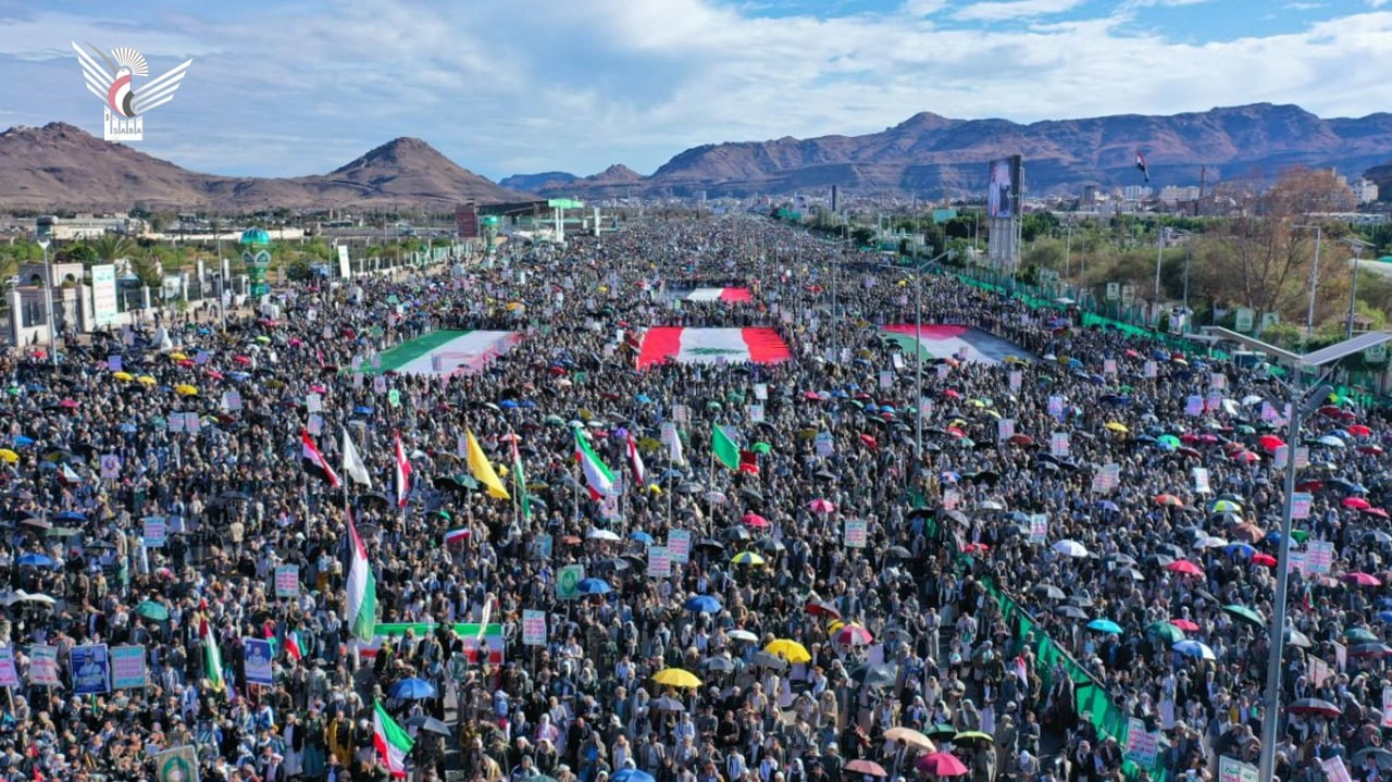 مسيرة مليونية بالعاصمة صنعاء تحت شعار "ثابتون مع فلسطين ولبنان وإيران.. وجاهزون لكل الخيارات"