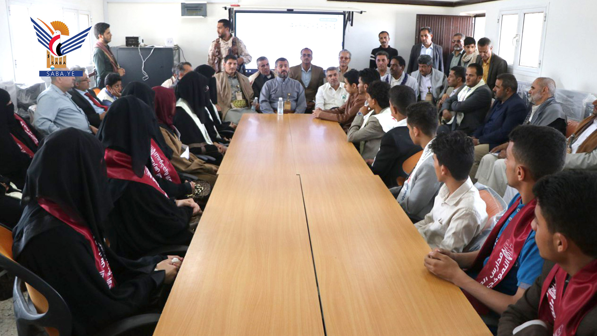 محافظ ذمار يلتقي أوائل الشهادة الثانوية من أبناء المحافظة