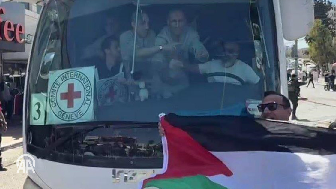 وصول 15 أسيراً فلسطينياً من قطاع غزة بينهم أسيرة إلى مستشفى شهداء الأقصى