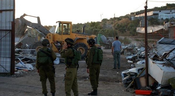 العدو الإسرائيلي يهدم منشآت لفلسطينيين في عناتا شرق القدس و في سلفيت 