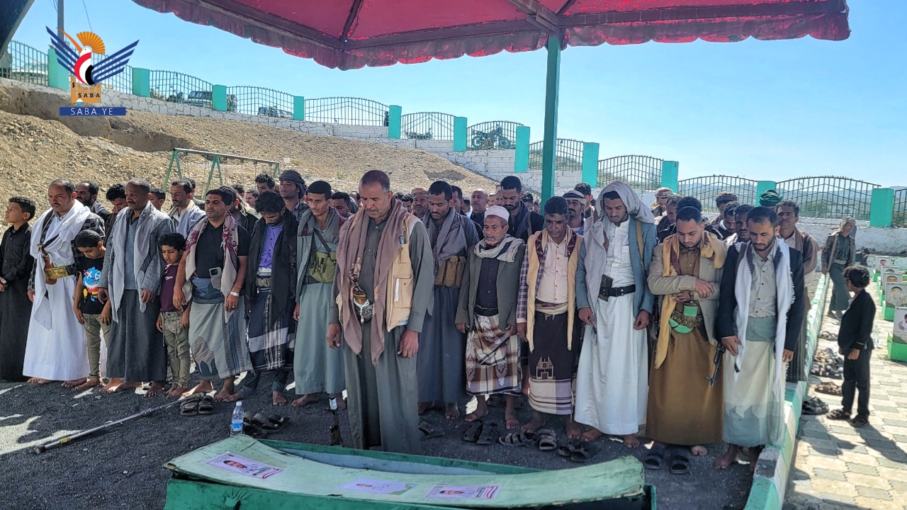 تعز.. تشييع جثمان الشهيد طارق السروري في مديرية التعزية