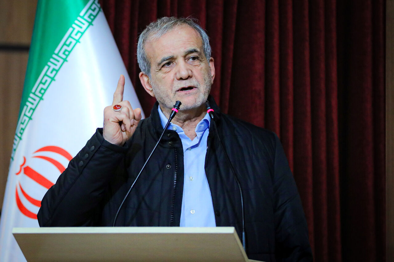  الرئيس الإيراني: نحن لا نخشى أمريكا ولن نرضخ للظلم والعنجهية