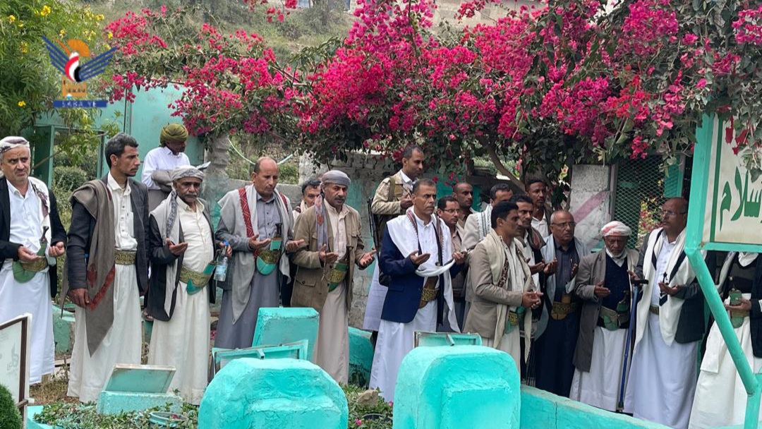 رئاسة جامعة حجة تزور روضات الشهداء في عدد من المديريات