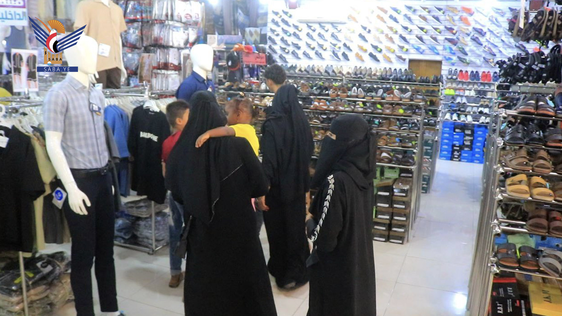 تدشين توزيع الكسوة العيدية لأبناء الشهداء في الحديدة بمناسبة عيد الأضحى