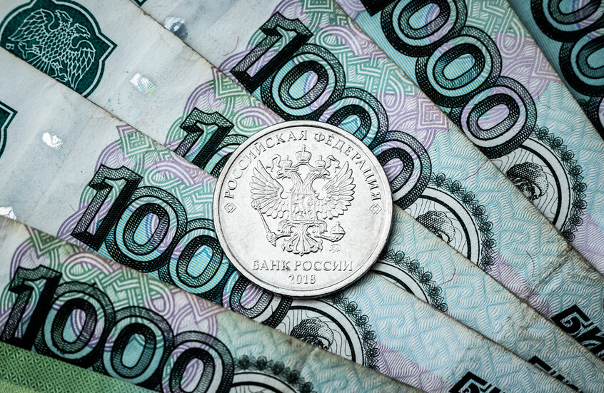 الروبل يواصل صعوده ويسجل أعلى مستوى في عامين