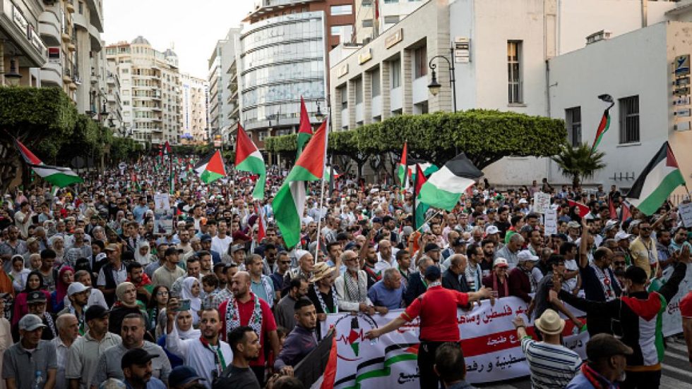 تحت شعار "الكوفية الفلسطينية رمز القضية".. آلاف المغاربة يتضامنون مع غزة