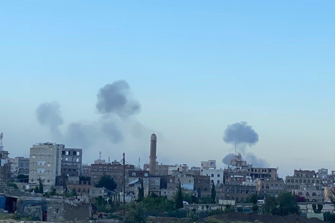 اليمن: عدوان أميركي - بريطاني يستهدف صنعاء والحُدَيدة وذمار اليمن: عدوان أميركي - بريطاني يستهدف صنعاء والحُدَيدة وذمار