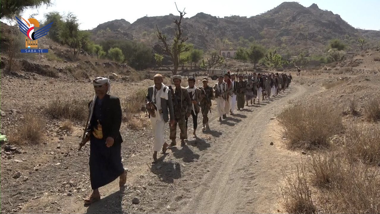 إب .. مسير ومناورة تطبيقية لخريجي دورات التعبئة بمديرية القفر