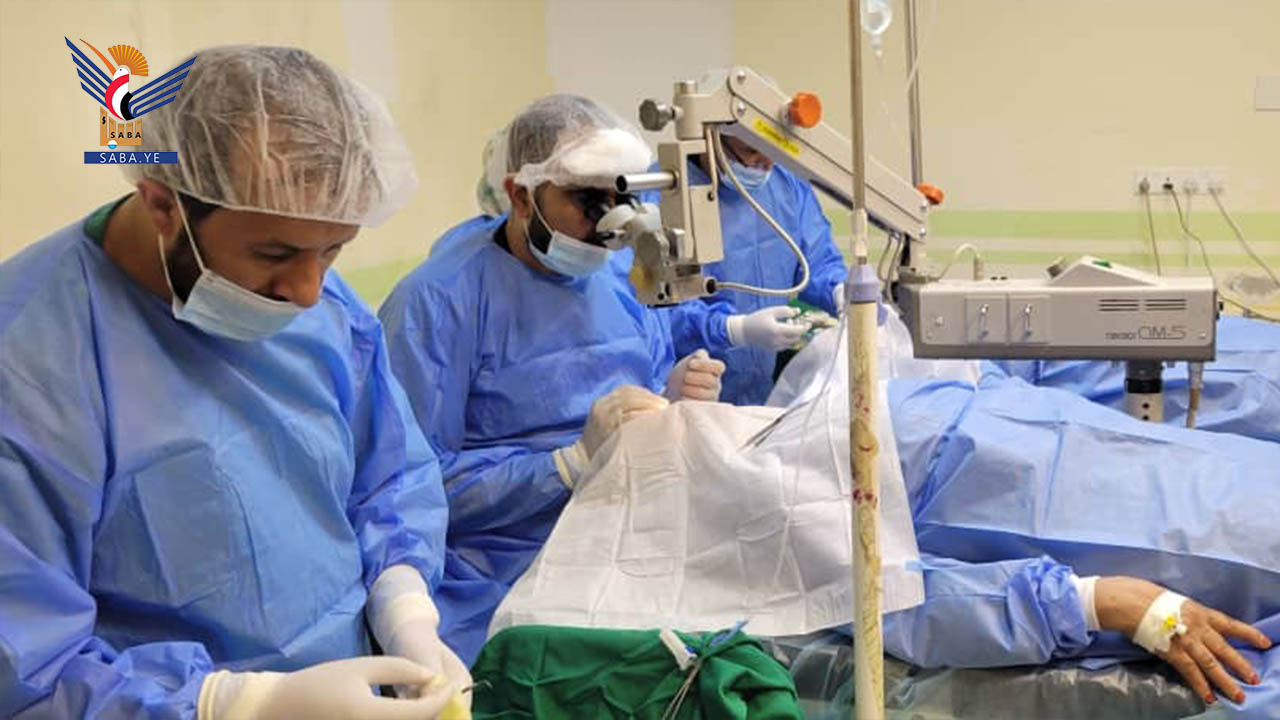 إجراء 212 عملية في مخيم العيون بمستشفى الثورة العام في البيضاء إجراء 212 عملية في مخيم العيون بمستشفى الثورة العام في البيضاء