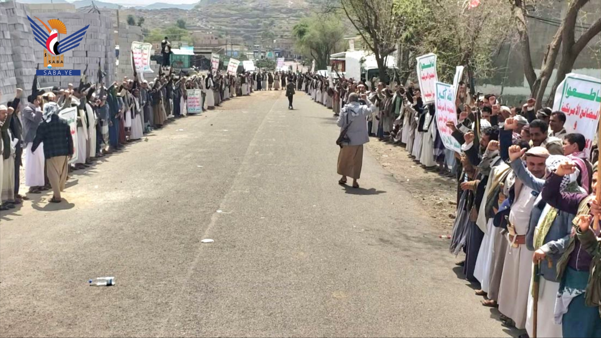 ذمار.. وقفة قبلية في مديرية جبل الشرق دعما لغزة  