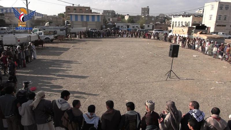 وكلاء سوق ذمار المركزي الزراعي يقدّمون قافلة عيدية للمرابطين في الجبهات