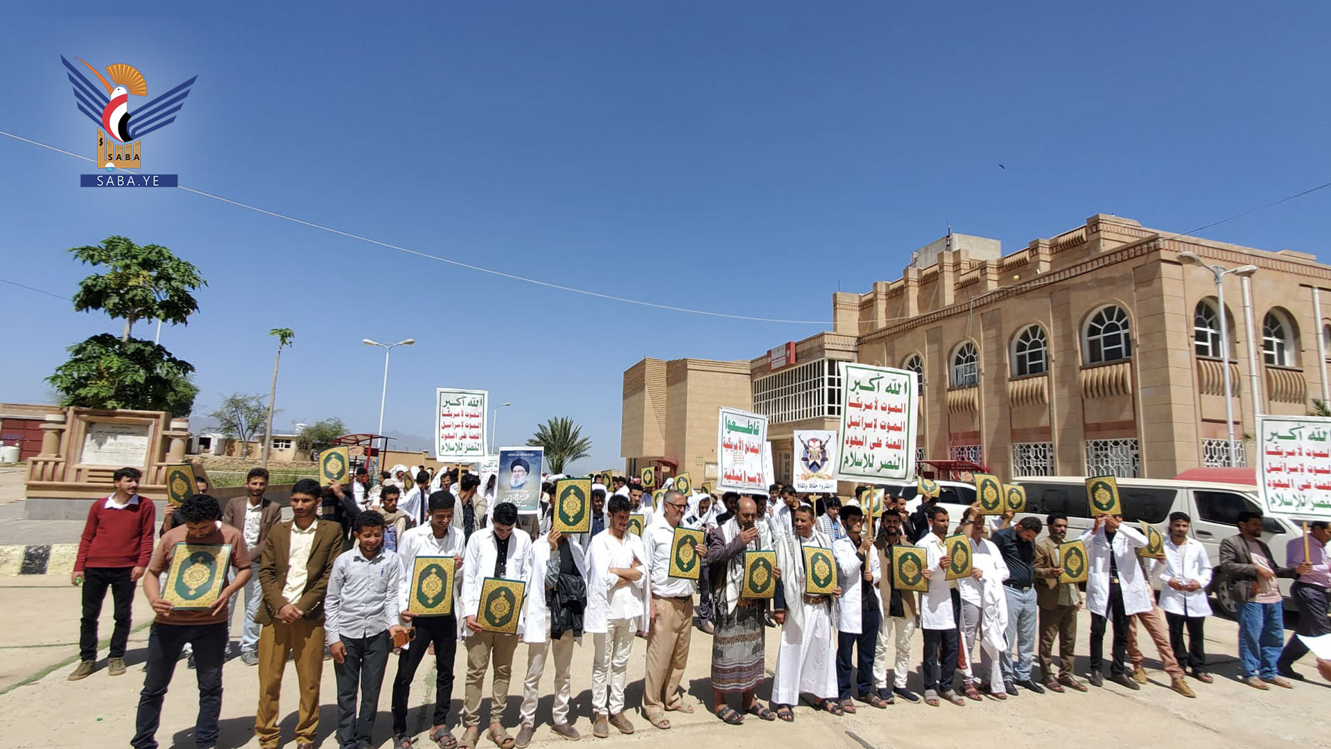 وقفة لطلاب جامعة المحويت تنديداً بالإساءات للقرآن ونصرة فلسطين ولبنان