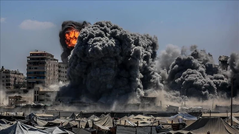 "سكاي لاين" تدين قطع "إسرائيل" وسائل الاتصال في غزة مع تصاعد العنف والقصف