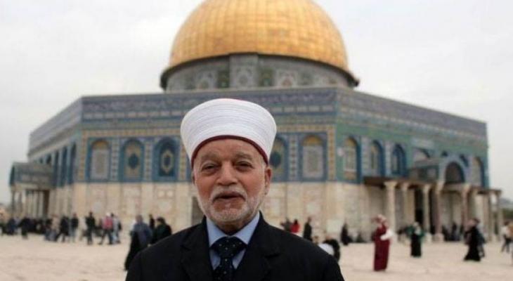 العدو الإسرائيلي يجدد إبعاد مفتي القدس عن "الأقصى" 6 أشهر