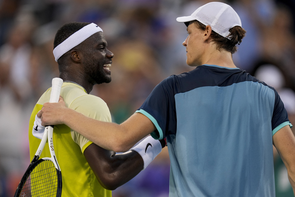 الإيطالي سينر يُتوج بلقب بطولة سينسيناتي المفتوحة للتنس