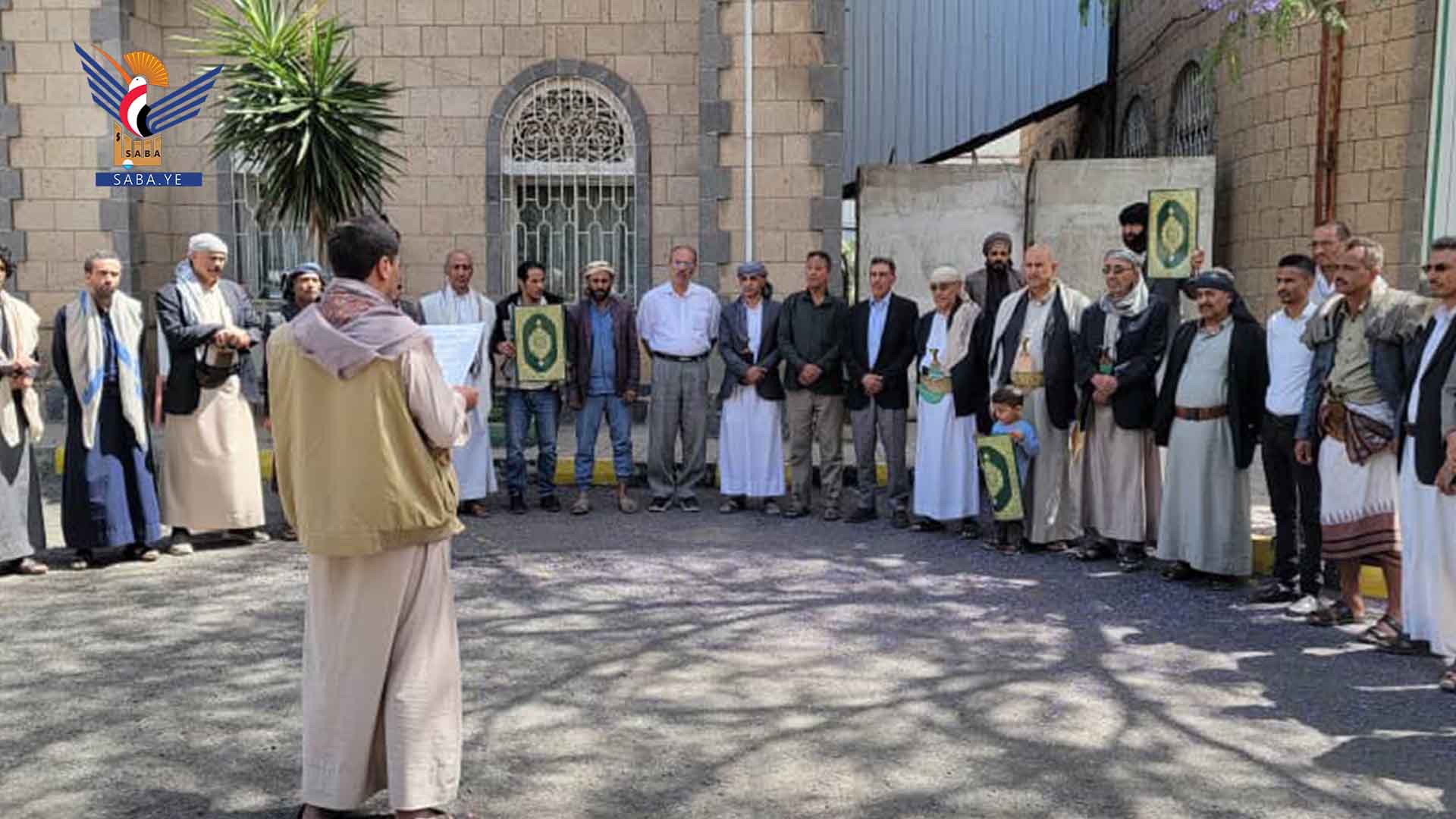 وقفة في اللجنة العليا للانتخابات تنديدًا بالإساءات المتكررة للقرآن الكريم