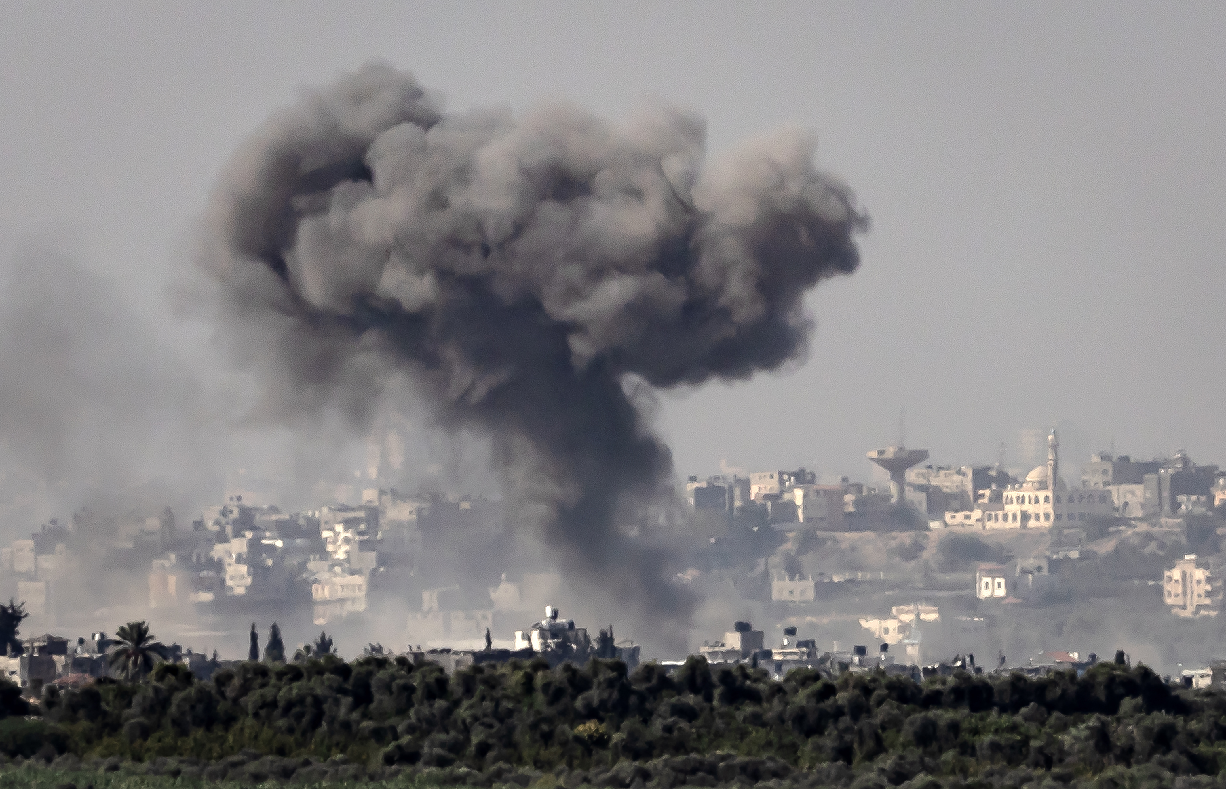  العدو الصهيوني يواصل حرب الابادة في قطاع غزة لليوم الـ337 للعدوان مخلفا عشرات الشهداء الفلسطينيين والجرحى