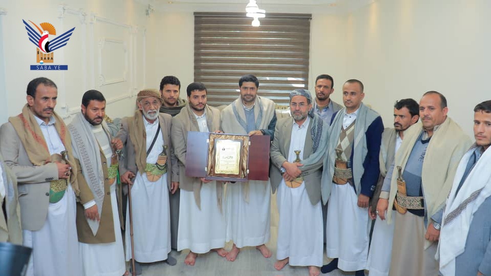 رئيس هيئة رعاية أسر الشهداء يُكرّم أسرة الشهيد الرئيس صالح الصماد