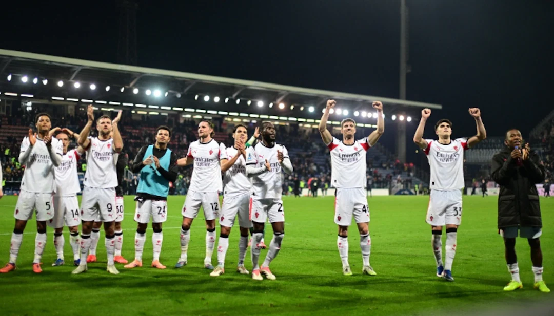 ميلان يصعد لصدارة الدوري الإيطالي لكرة القدم بعد تغلبه على كالياري 