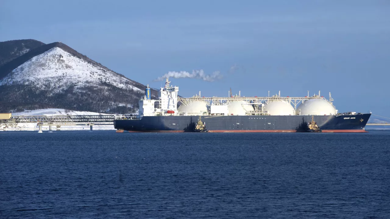 الولايات المتحدة تصدر ترخيصًا لشراء النفط الروسي المحمّل قبل 17 أبريل