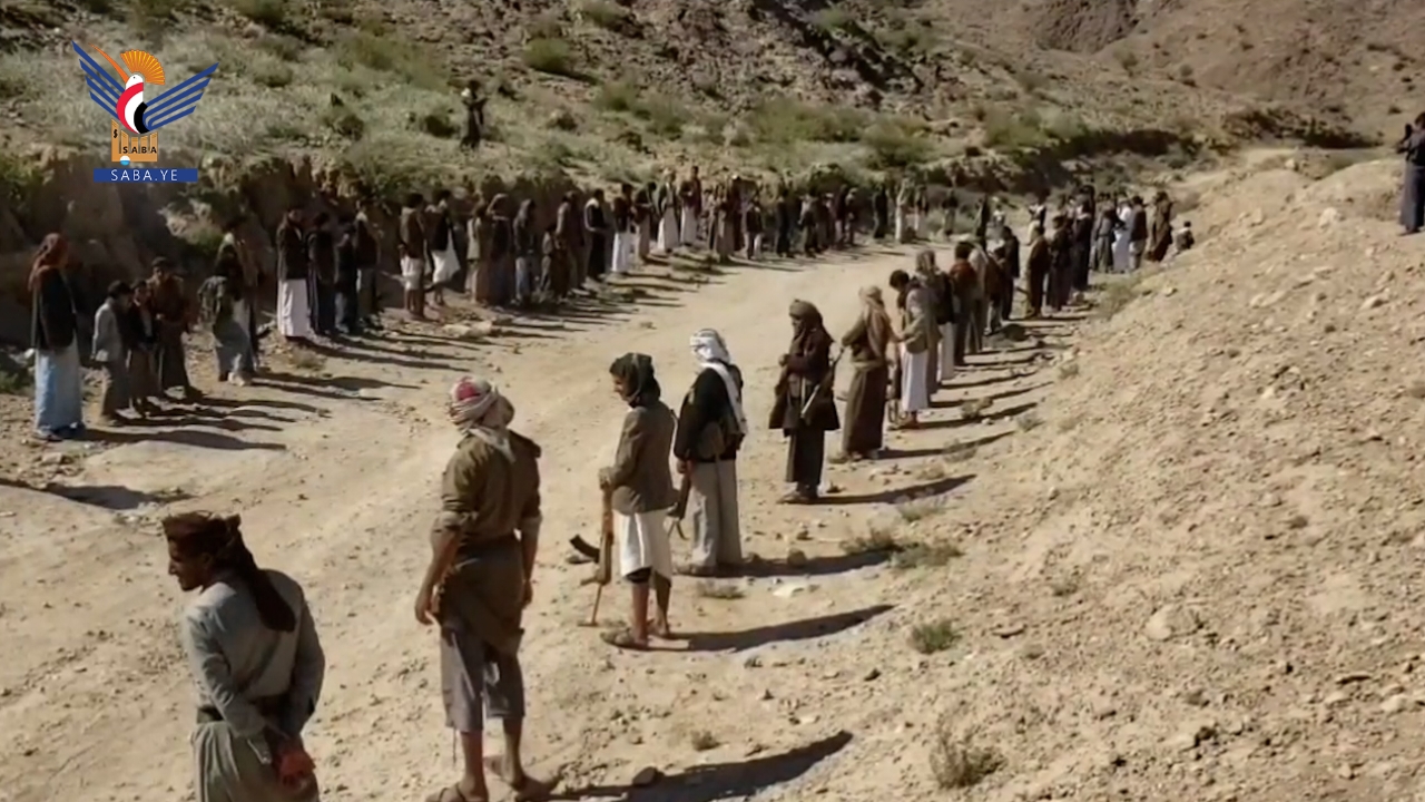 وقفة مسلحة ومسير راجل في مديرية حريب القراميش بمأرب وقفة مسلحة ومسير راجل في مديرية حريب القراميش بمأرب