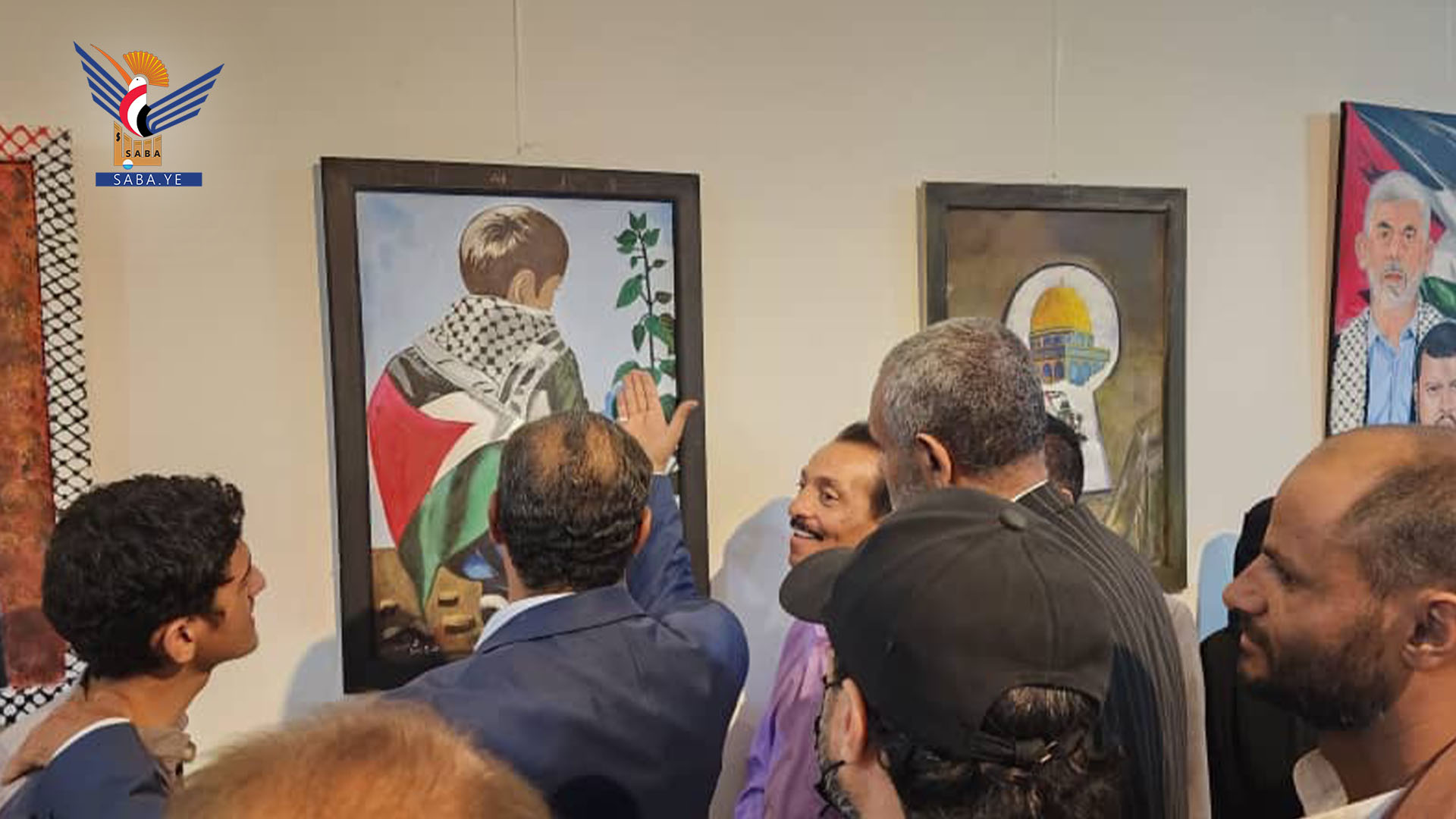 وزير الثقافة والسياحة يفتتح المعرض التشكيلي "صرخة غزة"