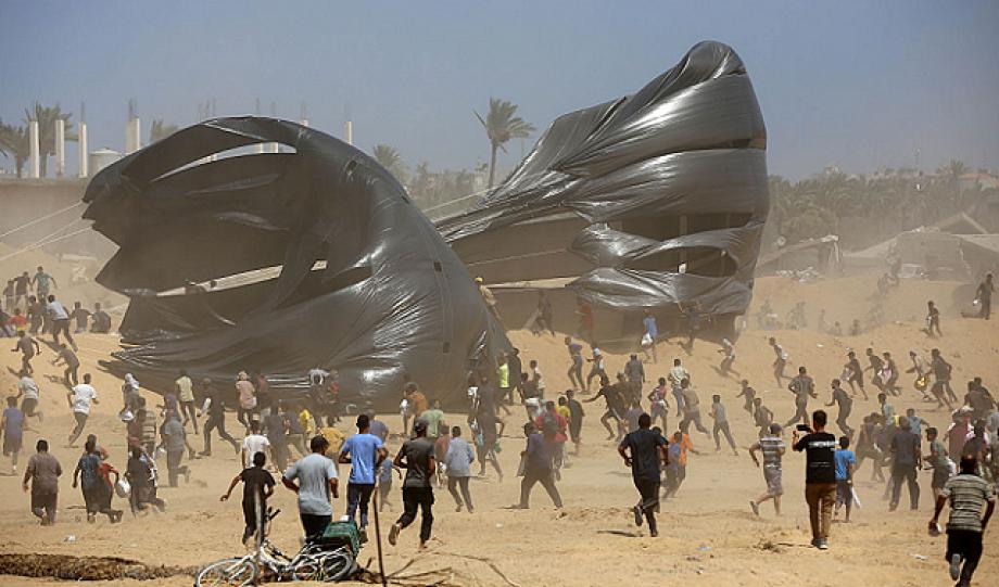 شاب عشريني من غزة.. يخسر ساقه ويكسب إرادة لا تنكسر شاب عشريني من غزة.. يخسر ساقه ويكسب إرادة لا تنكسر