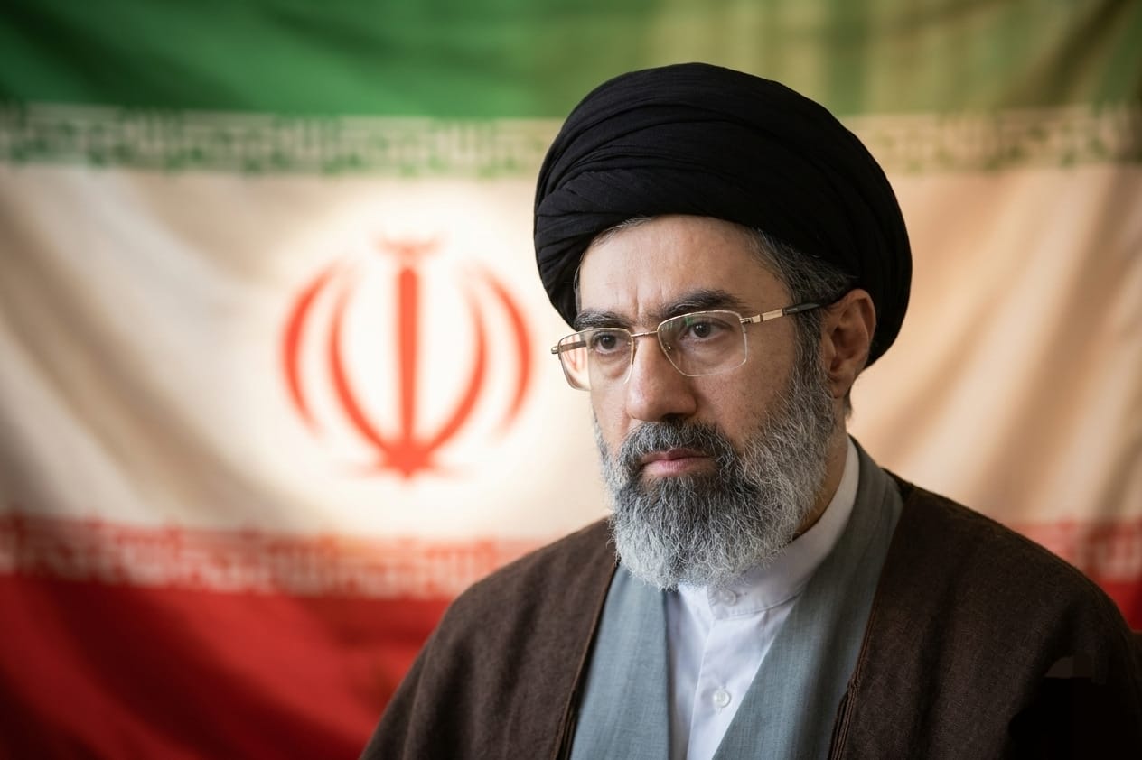 السيد الخامنئي: الشعب الإيراني أفشل أهداف العدو ووجه له ضربة محيّرة أفقدته وعيه