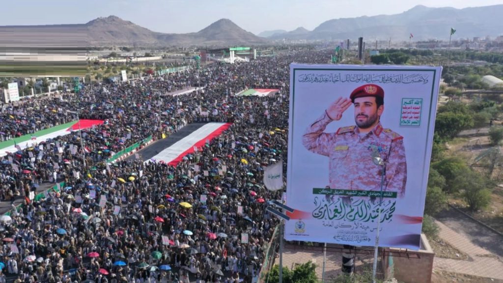 مسيرات مليونية في صنعاء وصعدة: "عامان من العطاء.. ووفاء لدماء الشهداء" مسيرات مليونية في صنعاء وصعدة: "عامان من العطاء.. ووفاء لدماء الشهداء"