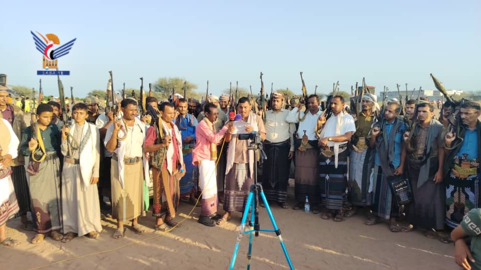 الحديدة .. وقفة مسلحة في مديرية المنيرة لإعلان النفير العام  