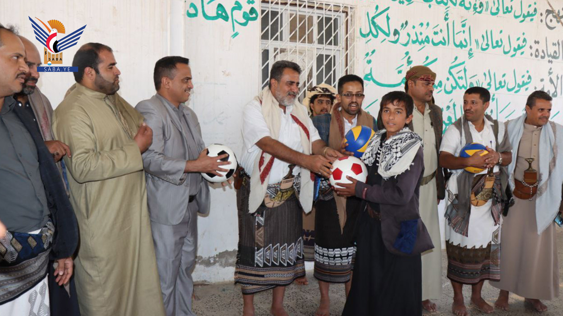 توزيع مستلزمات رياضية لطلاب الدورات الصيفية بالبيضاء