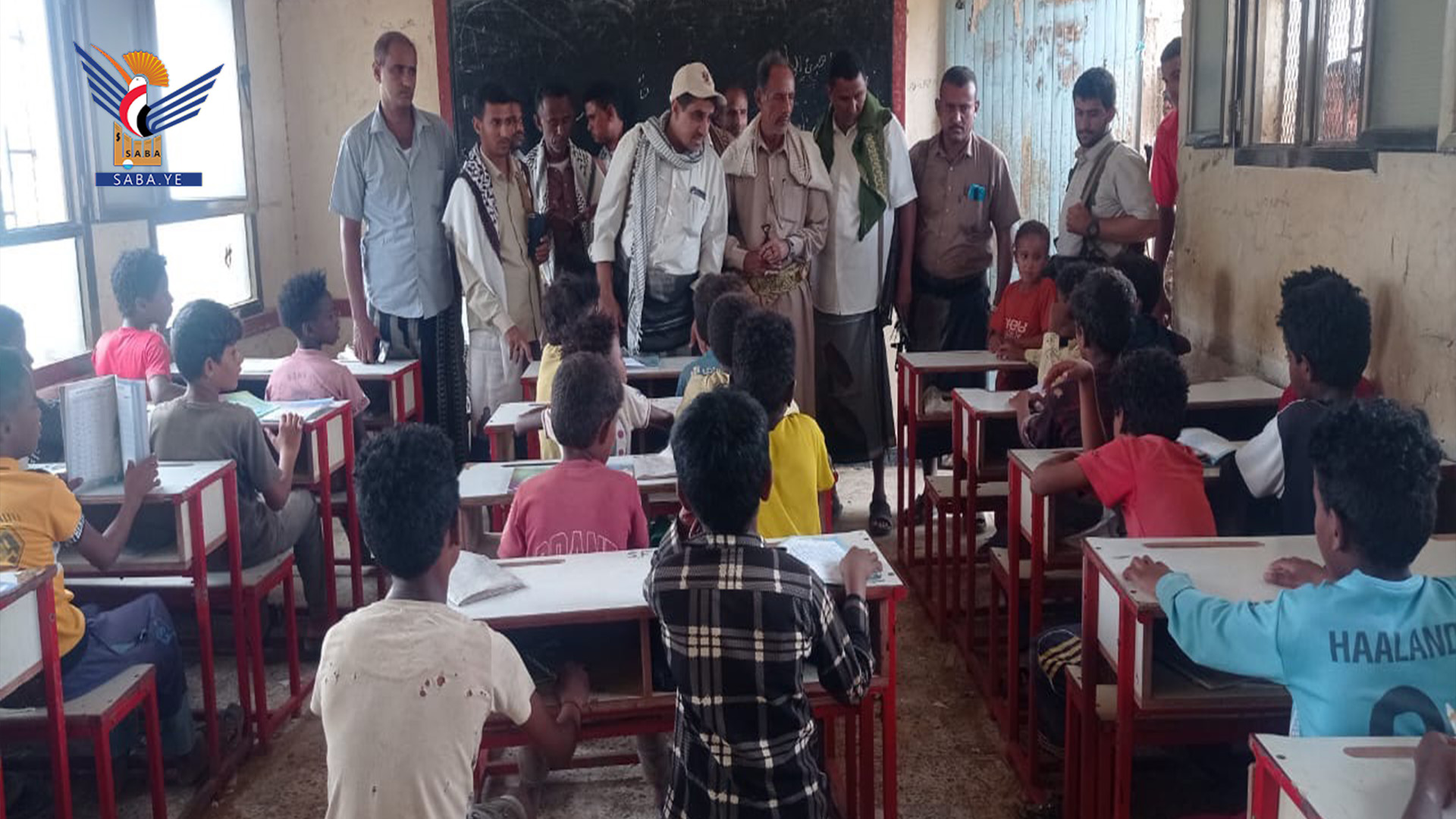 وكيل أول محافظة الحديدة يتفقد أنشطة الدورات الصيفية بمديرية الزهرة