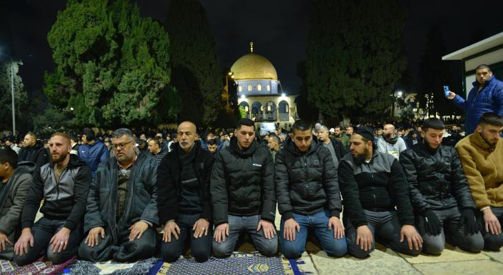 العدو الصهيوني يمنع إقامة صلاة التراويح في المسجد الأقصى
