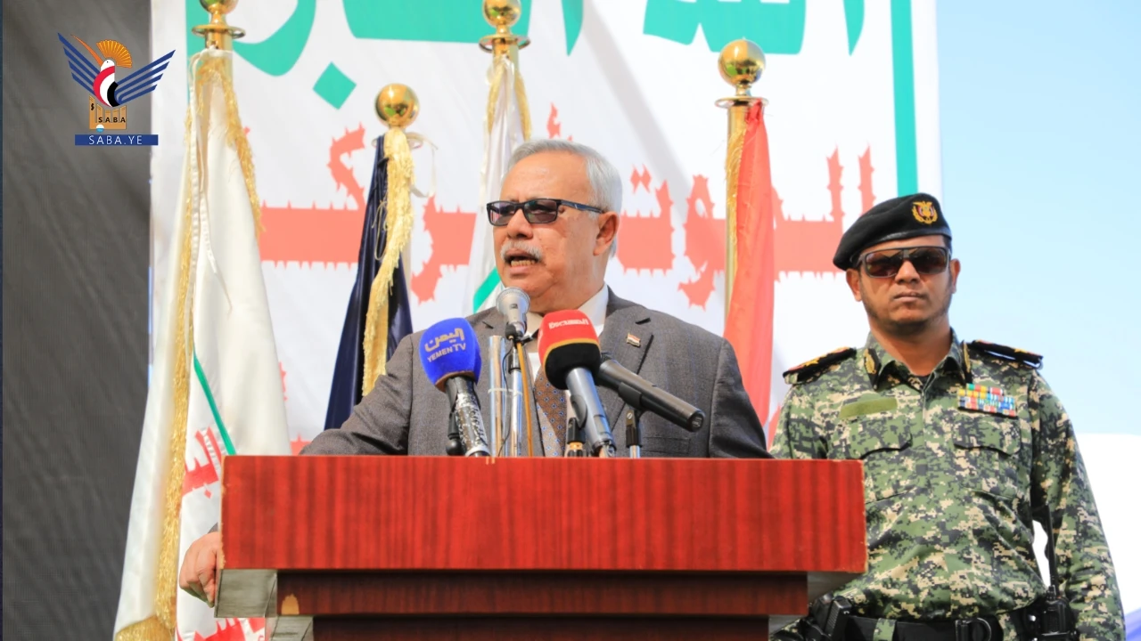 الدكتور بن حبتور يشارك في فعالية خطابية لقطاع الأمن والشرطة بوزارة الداخلية بذكرى الشهيد