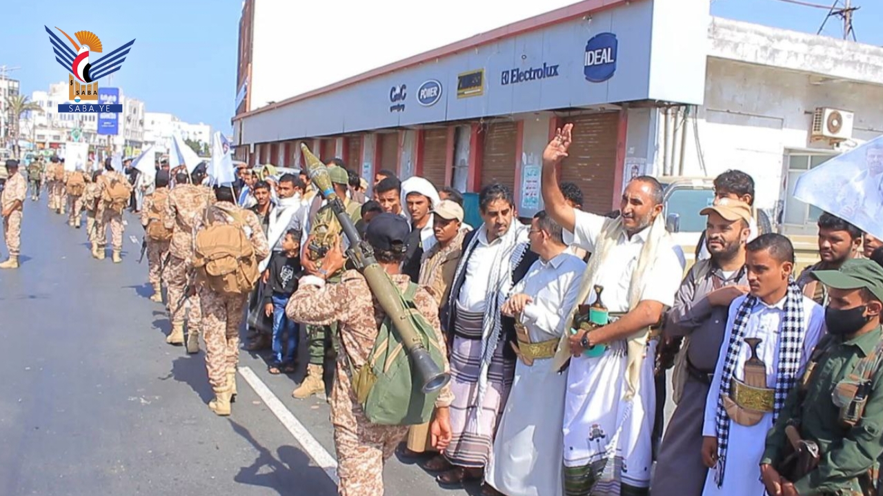 قيادة محافظة الحديدة تستقبل مسيراً راجلاً لوحدات من قوات المنطقة العسكرية الخامسة