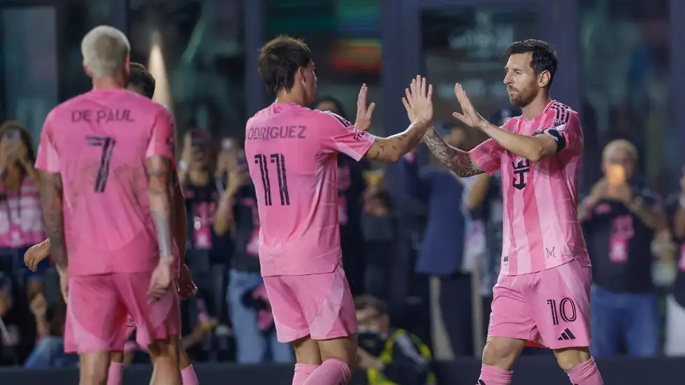 ميسي يقرب ميامي من الـ"بلاي أوف" بثنائية حاسمة في مرمى دي سي يونايتد ميسي يقرب ميامي من الـ"بلاي أوف" بثنائية حاسمة في مرمى دي سي يونايتد