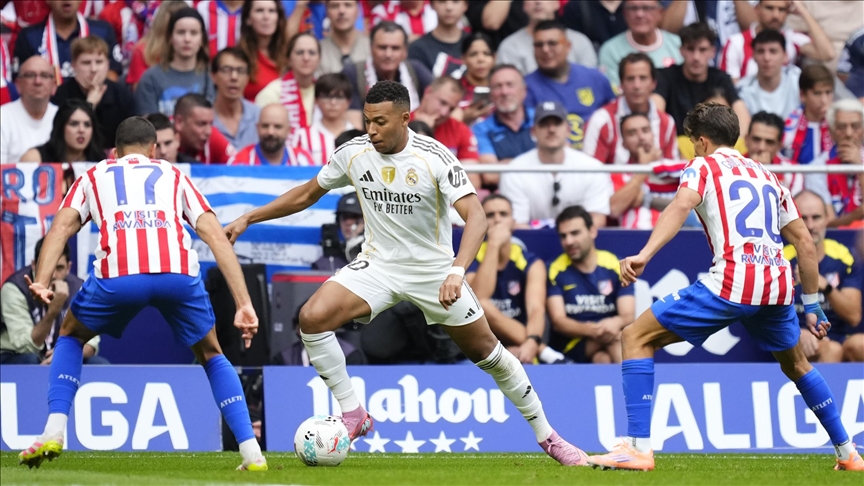 أتلتيكو مدريد يمطر شباك جاره الريال بخماسية ويقدم هدية لبرشلونة لاعتلاء صدارة الدوري الإسباني أتلتيكو مدريد يمطر شباك جاره الريال بخماسية ويقدم هدية لبرشلونة لاعتلاء صدارة الدوري الإسباني