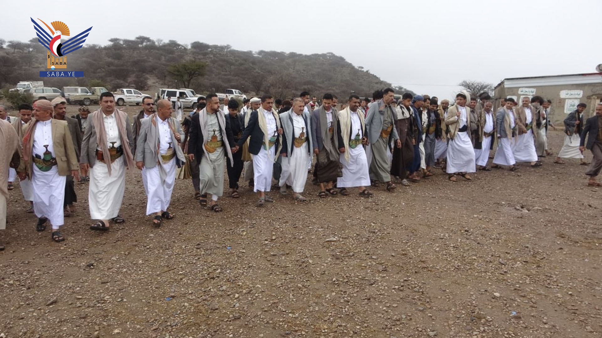 وفد من محافظة إب يزور المرابطين في جبهة حمك بالضالع