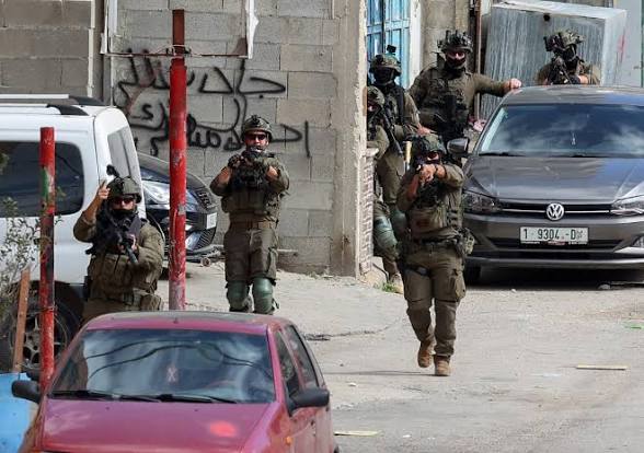 "نادي الأسير الفلسطيني": العدو الإسرائيلي يعتقل 60 مواطناً في الضفة الغربية