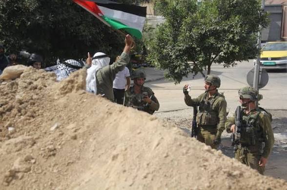 العدو الإسرائيلي والمستوطنون يواصلون اعتداءاتهم على الفلسطينيين في الضفة الغربية 