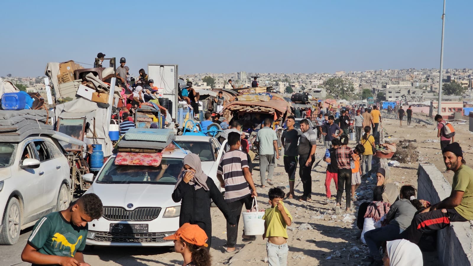 العدو يصدر أوامر إخلاء جديدة للفلسطينيين في حيي الرمال والصبرة بغزة