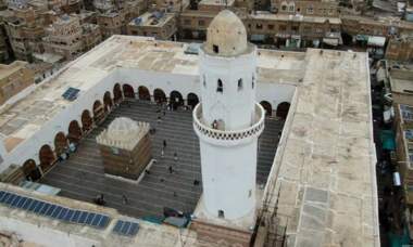 جموع المصلين يؤدون صلاة عيد الفطر المبارك بالعاصمة صنعاء والمحافظات