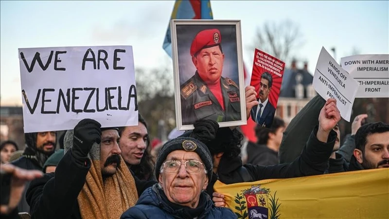 تظاهرة في العاصمة الفنزويلية تنديداً بالعدوان الأمريكي واعتقال الرئيس مادورو