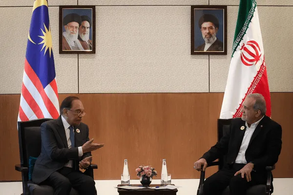 الرئيس الإيراني: الأمن المستدام يتحقق بتعاون دول المنطقة