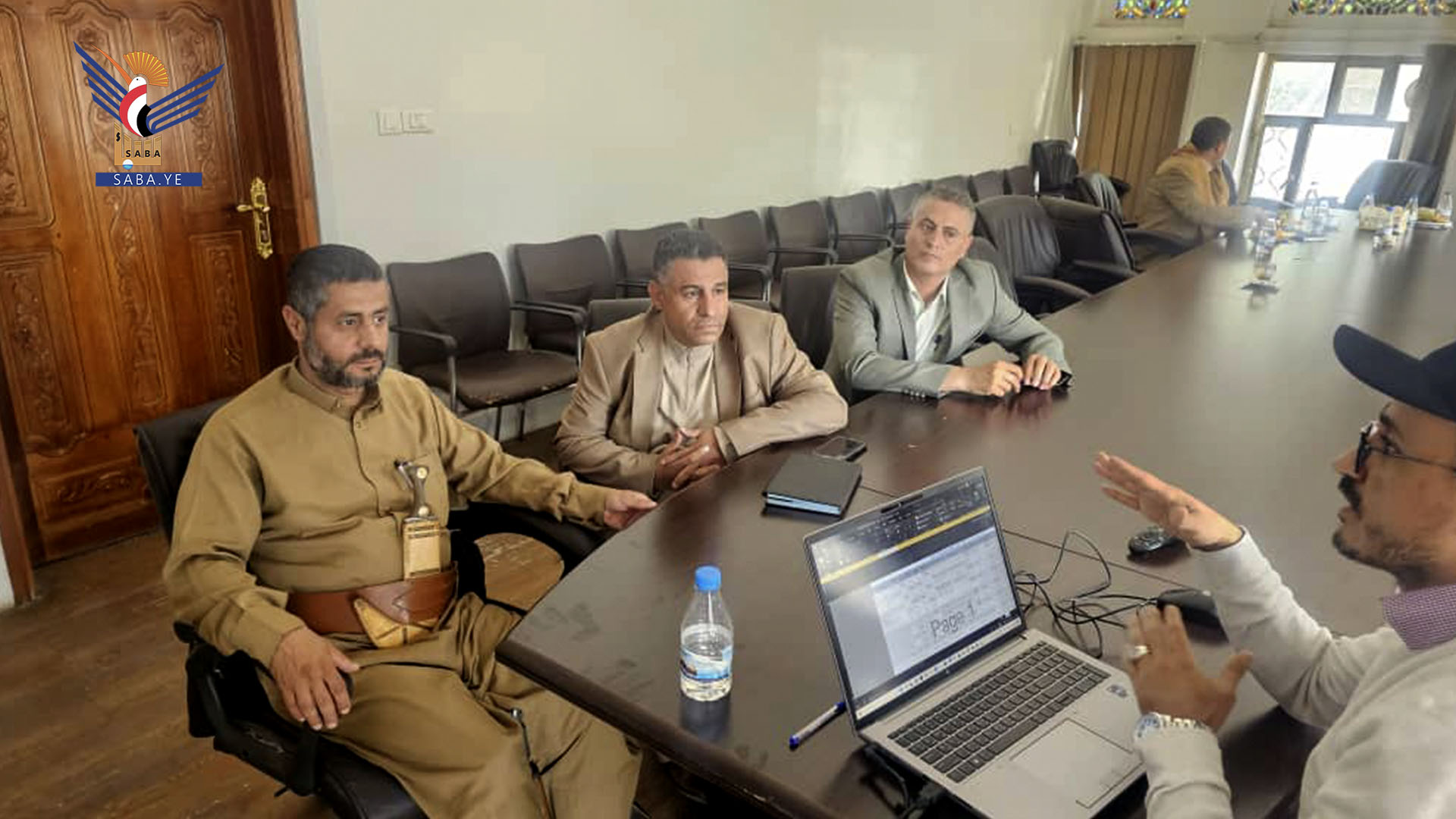 مناقشة احتياجات محافظة ذمار من مشاريع الكهرباء والمياه والصرف الصحي